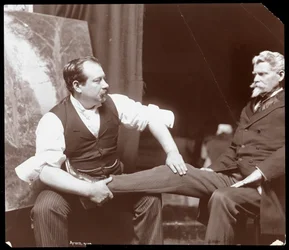 Professor Atkinson, um setter de ossos inglês, com um paciente do sexo masculino, 1898 (impressão em gelatina de prata)